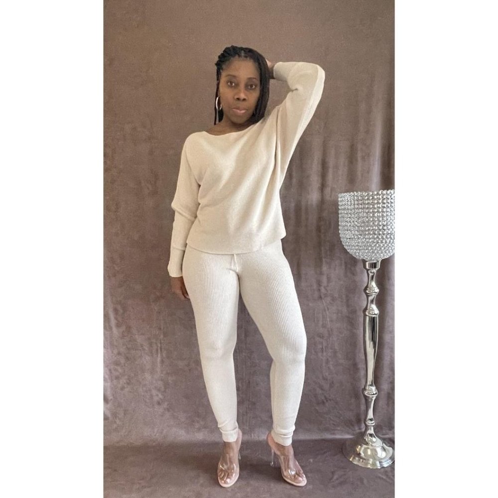 NWT - Two-Piece Knit Leggings Set Cream) - Picture 3 of 6